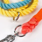 Corde tressée colorée pour animaux, en bleu, jaune, orange et rose, durable et esthétique.