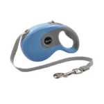 Laisse rétractable bleu et gris, pratique et confortable pour des promenades agréables avec votre chien.