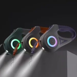 Laisse à chien ergonomique avec lumière LED, design moderne et couleurs vives pour promenades nocturnes.