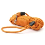 Rope orange avec clip pour sécurité, polyvalent et durable pour activités en extérieur.