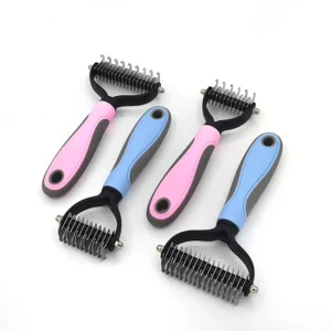 Brosses de désheddage ergonomiques pour animaux, idéales pour un toilettage efficace et coloré.