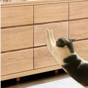 <p style="font-weight: 400;">Cette protection canapé chat, vous permet d’offrir à votre félin un espace sûr pour gratter en toute tranquillité ! </p> <p style="font-weight: 400;"><span style="font-weight: 400;"> Que ce soit pour la mettre en horizontale ou en verticale, son verso autocollant crée une praticité d’installation, préservant le pur bonheur de votre chat. La transparence conserve l’aspect original de votre meuble parfaitement. </span> [cg_accordion title="Matériau"] Plastique PET [/cg_accordion] [cg_accordion title="Avantage"]</p> <ul style="font-weight: 400;"> <li>Cette housse canapé anti griffure chat protège vos meubles des griffes de votre félin tout en répondant à ses besoins naturels de grattage </li> <li>Verso autocollant permet une installation facile et pratique, que ce soit en position horizontale ou verticale (Doté des 10 vis de fixation supplémentaire pour chaque pièce) </li> <li>Transparence conserve l’apparence d’origine de vos meubles </li> <li>5 tailles au choix ainsi peut être coupé pour s’adapter selon vos besoins </li> <li>Fabriqué en PET pour une utilisation durable et un entretien facile [/cg_accordion] [custom_combined_shortcode title=" Guide de tailles" id="35663"] [cg_accordion title="Livraison"] La livraison s’effectuera dans un délai de 7 à 28 jours ouvrables dès la validation de votre commande. <span lang="FR"> </span>[/cg_accordion][cg_accordion title="Retour"] Si, pour quelque raison que ce soit, vous n'êtes pas pleinement satisfait, une demande de retour serait possible dans les 14 jours suivant la réception.[/cg_accordion]</li> </ul>
