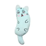 Jouet en peluche chat bleu, au design drôle et mignon, parfait pour les amoureux des chats.