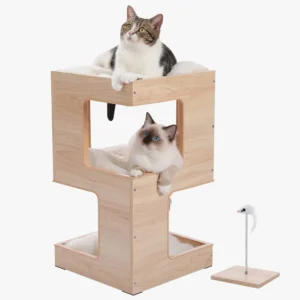 Tour moderne en bois avec deux chats heureux, alliant confort et esthétique.