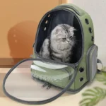 Transporteur moderne pour chat, confortable et élégant, idéal pour voyager avec style.