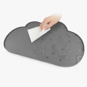 Accessoire de cuisine nuage en silicone gris, facile à nettoyer et pratique.