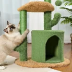 Arbre à chat vert avec chat jouant, espace de jeu et grattage idéal.