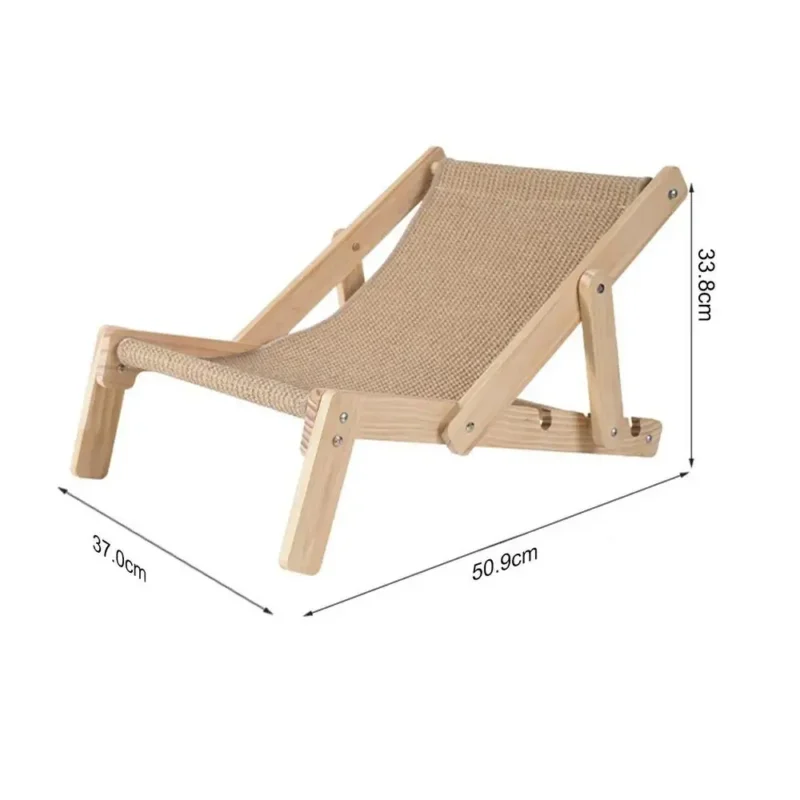 Chaise lounge minimaliste en bois et tissu tressé, idéale pour relaxation et décoration.