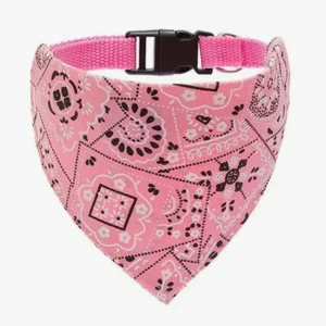 Collier bandana rose pour chien, élégant et durable, avec motifs noirs uniques.