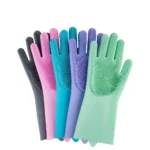 Gants en caoutchouc colorés avec poignets longs, idéaux pour les tâches ménagères.