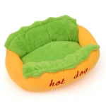 Lit pour animal en forme de hot dog, confortable et ludique.