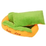 Lit pour chien en forme de hot dog, confortable et ludique, couleur orange et vert.