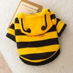 Ensemble pour animaux, costume abeille jaune et noir avec capuche et pompons.