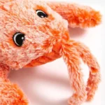 Jouet en peluche octopus orange, doux et amical, idéal pour les enfants.