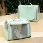 Transportez votre chat en toute sécurité avec cette cage moderne vert menthe.