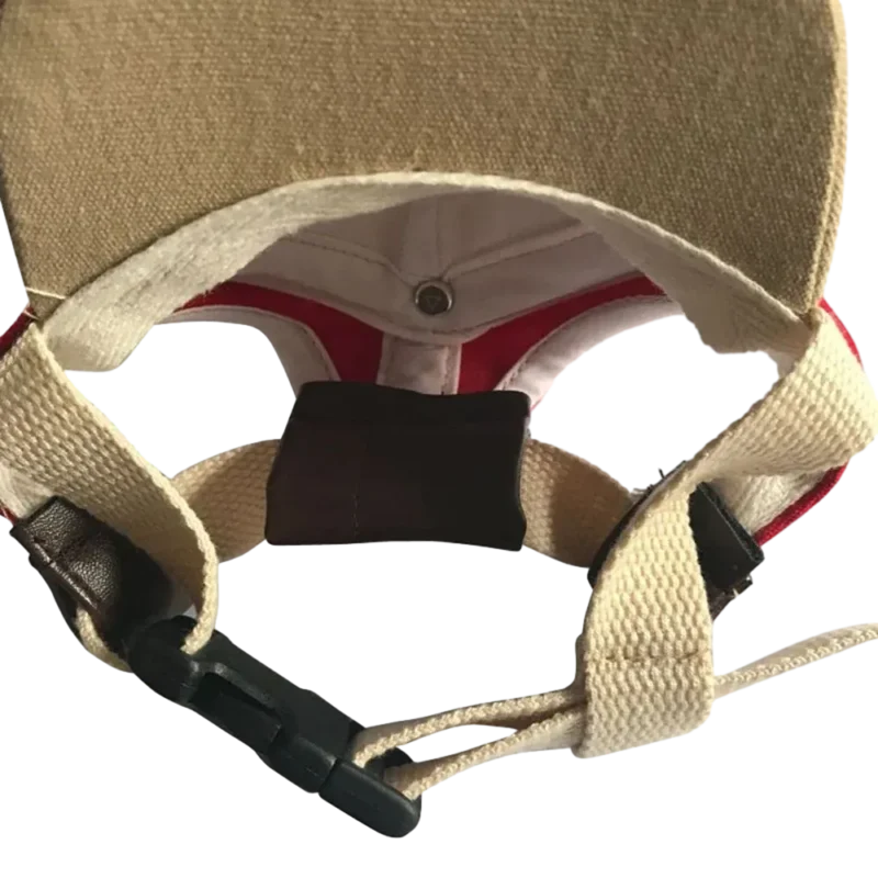 Intérieur de casquette de baseball : design fonctionnel et confortable avec bande absorbante.