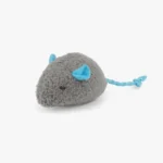 Jouet en peluche souris grise avec oreilles bleues, doux et câlin pour enfants.