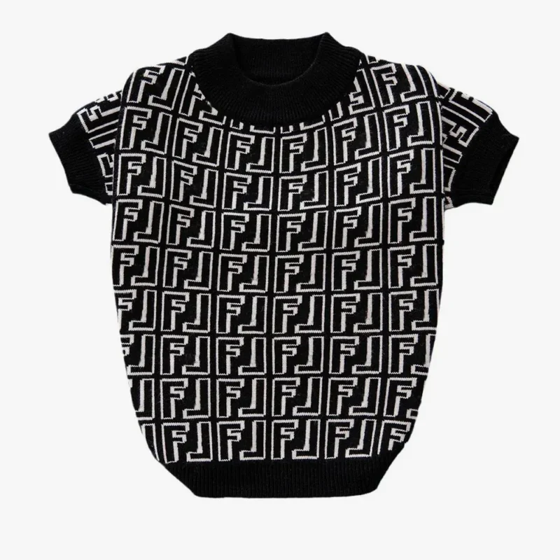 Pull-over court à motif géométrique noir et blanc, moderne et chic.