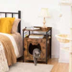 Chambre moderne avec chat gris, lampe apaisante et design fonctionnel pour animaux de compagnie.