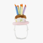 Chapeau gâteau danniversaire coloré et festif pour célébrer avec joie et créativité.