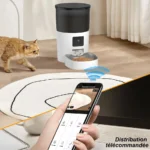 Distributeur automatique pour chat moderne, connecté et design, idéal pour le soin des animaux.