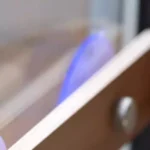 Arbre à chat fixé solidement avec ventouses