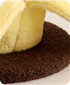 <p style="font-weight: 400;">Ce poteau griffoir chat, en forme de banane, devient certainement le compagnon ludique et pratique pour votre miaou.</p> <p style="font-weight: 400;"><span style="font-weight: 400;"> Son design innovant allie fonctionnalité et esthétique, créant un espace de jeu et de griffage irrésistible. L’association d’une base en bois et d’une surface en sisal naturel stimule ses instincts tout en protégeant vos meubles. </span> [cg_accordion title="Matériau"] Peluche + Bois MDF + Sisal + Mousse [/cg_accordion] [cg_accordion title="Avantage"]</p> <ul style="font-weight: 400;"> <li>Ce poteau griffoir pour chat apporte une solution 3-en-1 : aire de griffage, espace de sieste et terrain de jeu.</li> <li>Sa forme de banane aux couleurs tendances transforme cet accessoire félin en pièce déco pour votre intérieur.</li> <li>La surface en sisal naturel résiste aux griffures les plus intenses tout en préservant une texture idéale pour l’entretien de ses griffes.</li> <li>Son socle renforcé en bois, avec poids bien répartie et fond antidérapant, assure une stabilité pendant le jeu.</li> <li>Ses lignes épurées s’harmonisent avec tous les styles de décoration contemporains comme classiques. [/cg_accordion] [custom_combined_shortcode title=" Guide de tailles" id="62453"] [cg_accordion title="Livraison"] La livraison s’effectuera dans un délai de 7 à 28 jours ouvrables dès la validation de votre commande. <span lang="FR"> </span>[/cg_accordion][cg_accordion title="Retour"] Si, pour quelque raison que ce soit, vous n'êtes pas pleinement satisfait, une demande de retour serait possible dans les 14 jours suivant la réception. [/cg_accordion]</li> </ul>