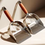 Pelle à litière en inox compatible avec différentes litières.